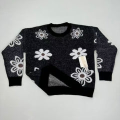 Three-dimensional flower knitted sweater