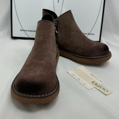 Velvet-textured distressed thick-soled short boots