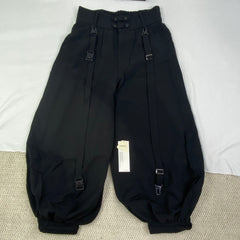 Dark and stylish nine-inch pants