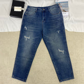 Loose-Fitting Tapered Cropped Jeans