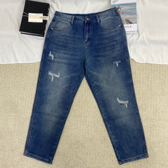 Loose-Fitting Tapered Cropped Jeans