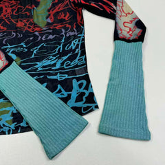 Long-sleeved netted printed t-shirt with a hood