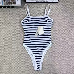 Color-blocked one-piece swimming suit
