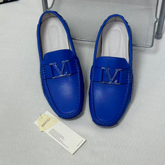 The British kicks off their leather shoes