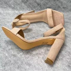 Square-toe strappy high-heeled shoes