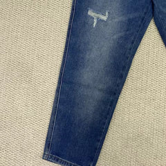 Loose-Fitting Tapered Cropped Jeans
