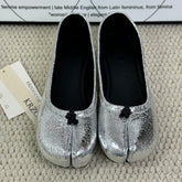 Pig's feet with toe-shaped small leather shoes