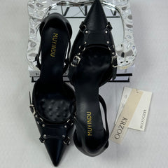 Pointed-toe high heels with a sophisticated style