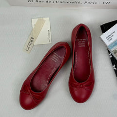 Soft-soled comfortable one-piece slip-on shoes