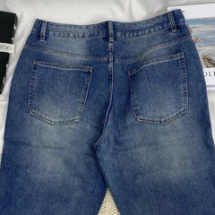 Loose-Fitting Tapered Cropped Jeans