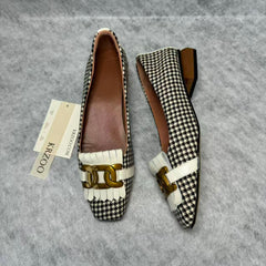 Fluffy shallow-toe retro small leather shoes