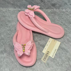 Diamond-shaped bow flip-flops