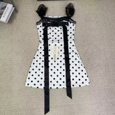 Square-necked bow netted fitted dress