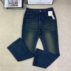 Washable slim-fit and thigh-enhancing jeans