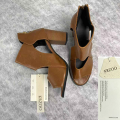 Fish-shaped hollowed-out thick heel high heels