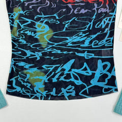 Long-sleeved netted printed t-shirt with a hood