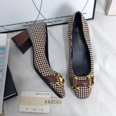 Belt buckle with shoes