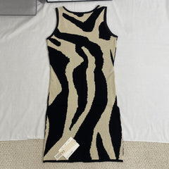 U-neck fitted mid-length dress