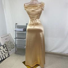 A figure-hugging one-shoulder dress