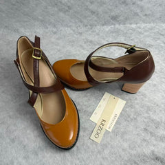 Sharp plastic buckle with thick heel connection