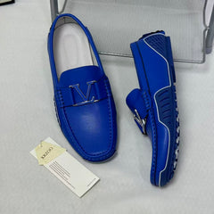 The British kicks off their leather shoes