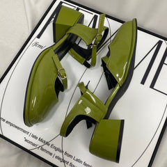 Patent leather Mary Jane shoes