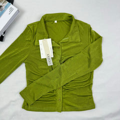 Shirt with turned-up collar for self-cultivation