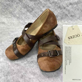 Leather belt-embroidered flat shoes