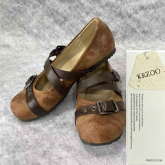 Leather belt-embroidered flat shoes