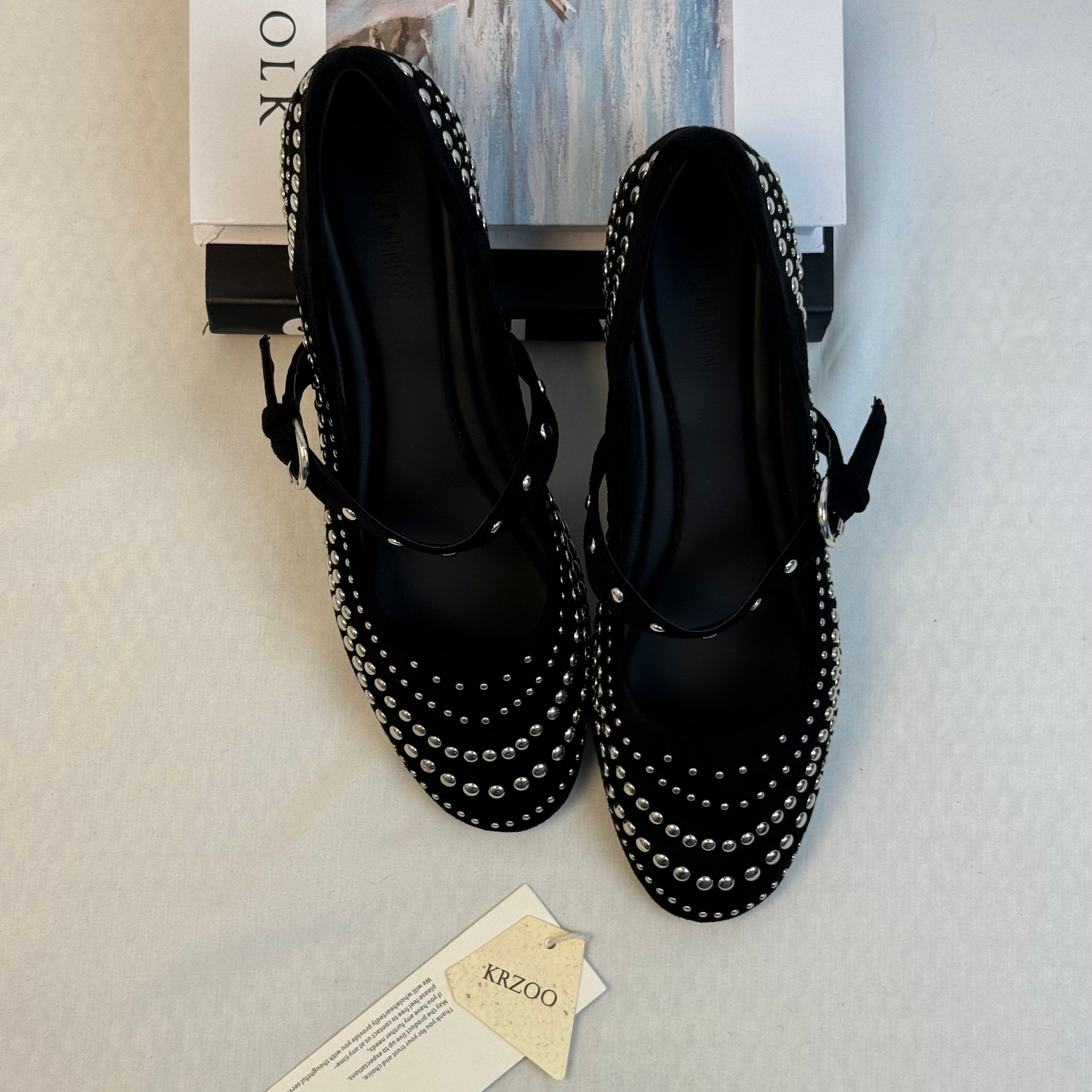 Low-cut one-piece soft-soled slip-on shoes