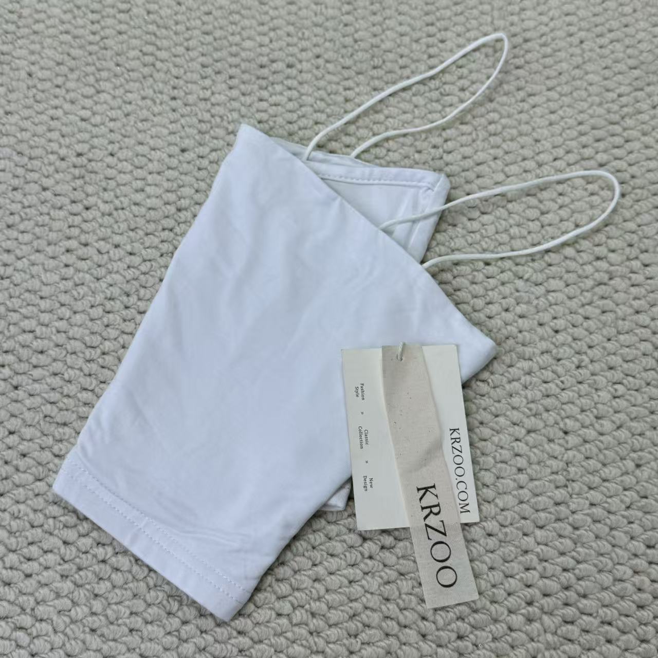 Backless tank top with suspenders