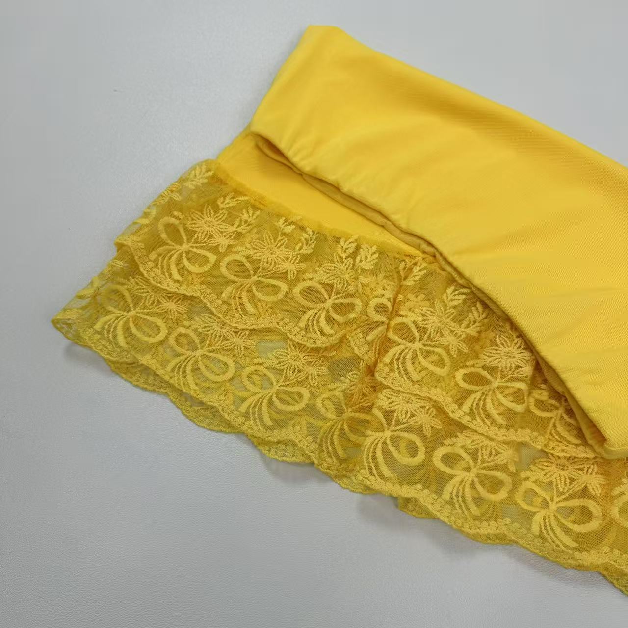 Strapless bust-hugging skirt with lace set