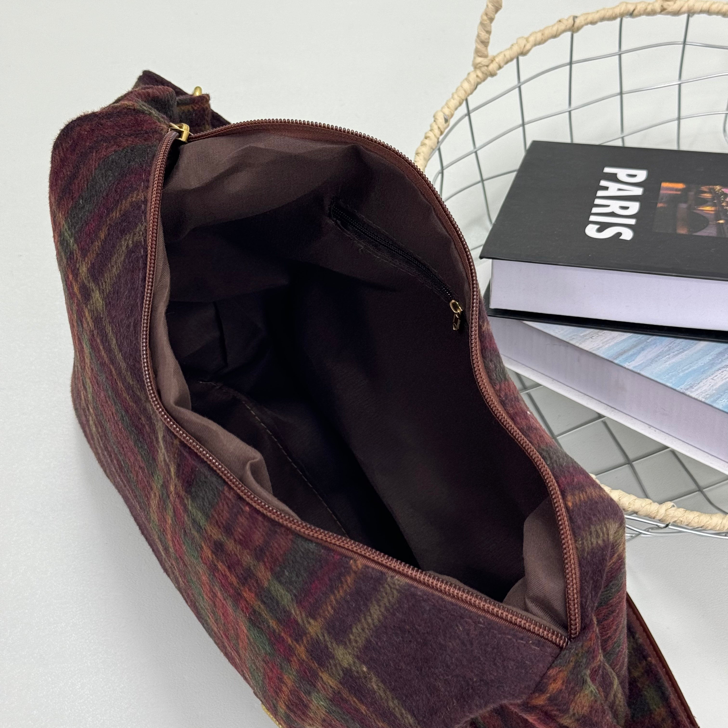 Retro checkered shoulder bag