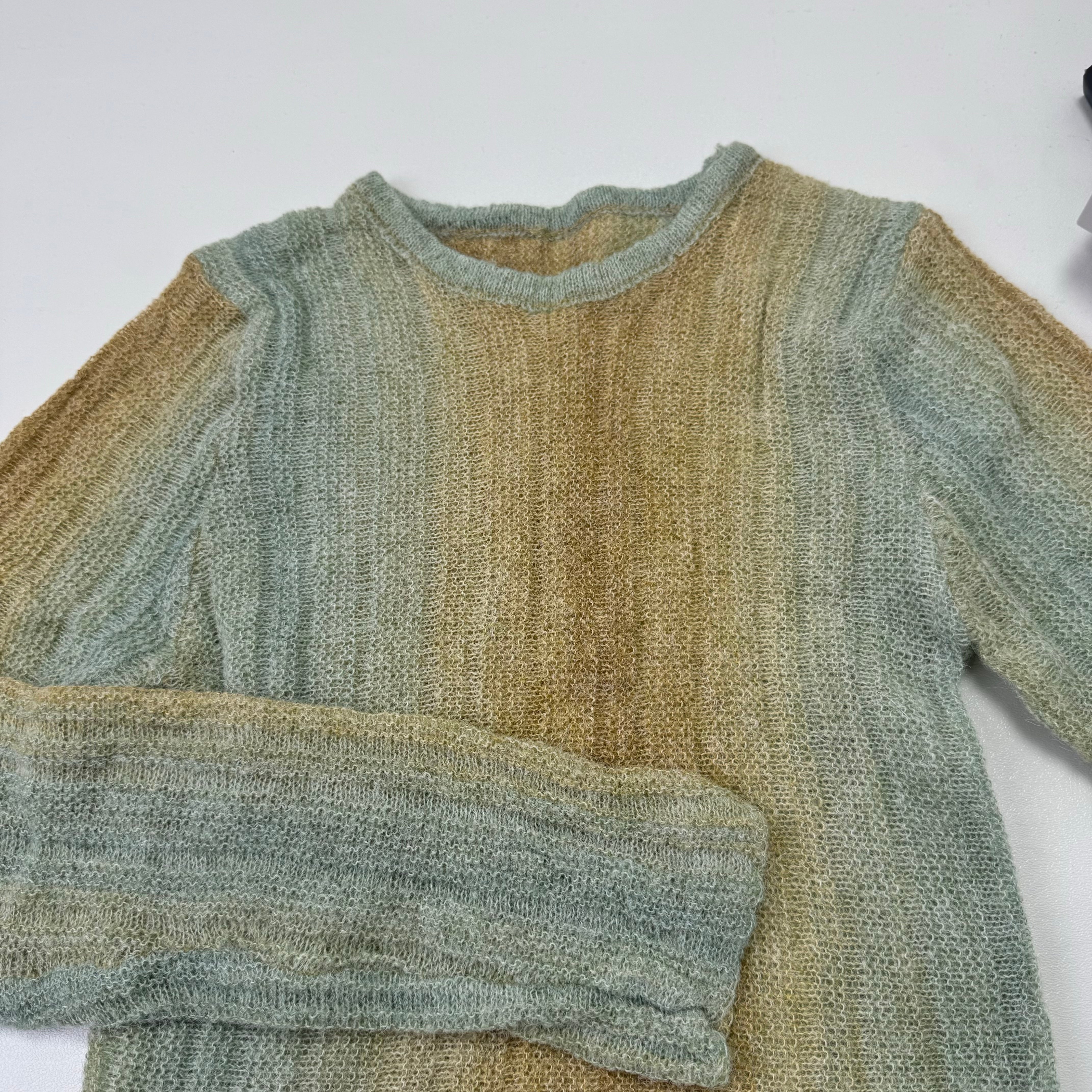 Graduated tie-dye long-sleeved knit shirt