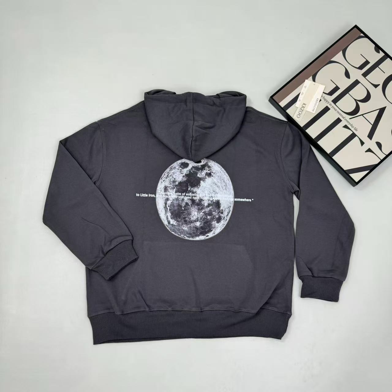 Moon print thick and warm hooded sweatshirt
