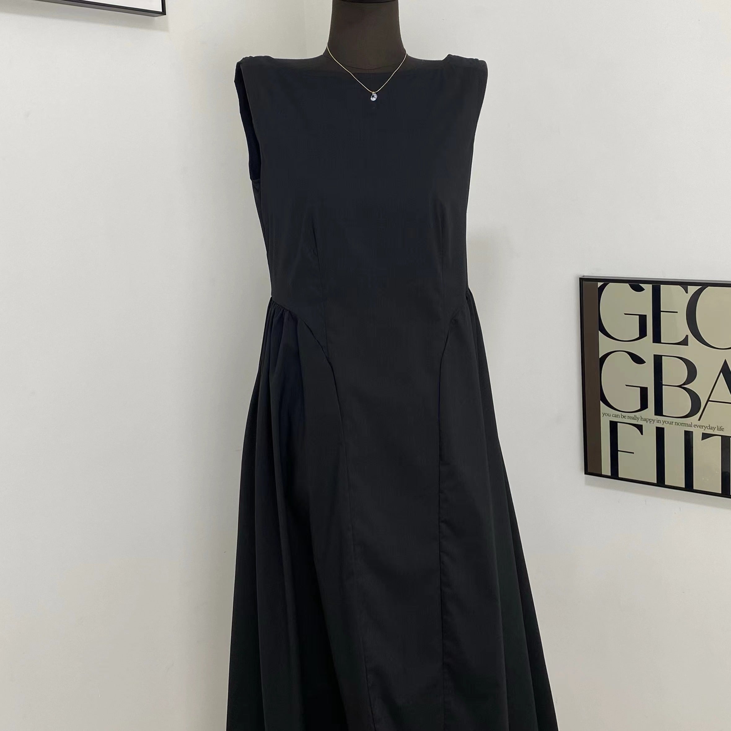Hepburn Style Sleeveless Dress