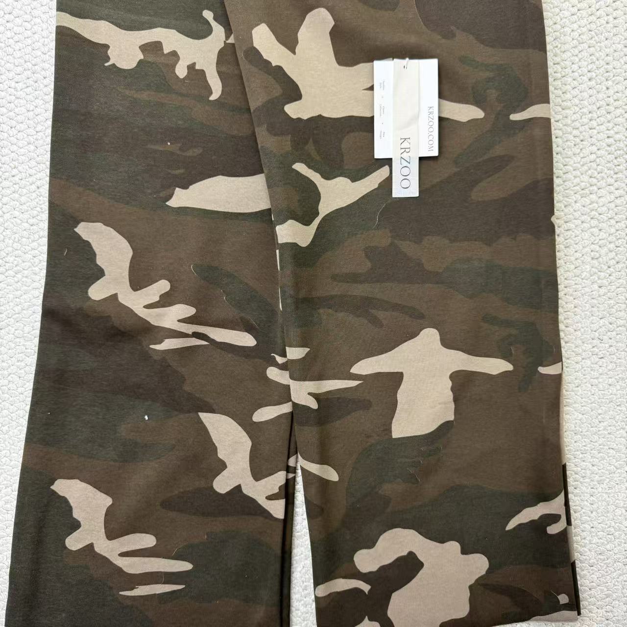 Straight-leg loose-fitting sports leggings