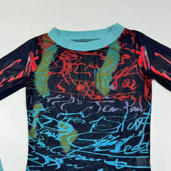 Long-sleeved netted printed t-shirt with a hood