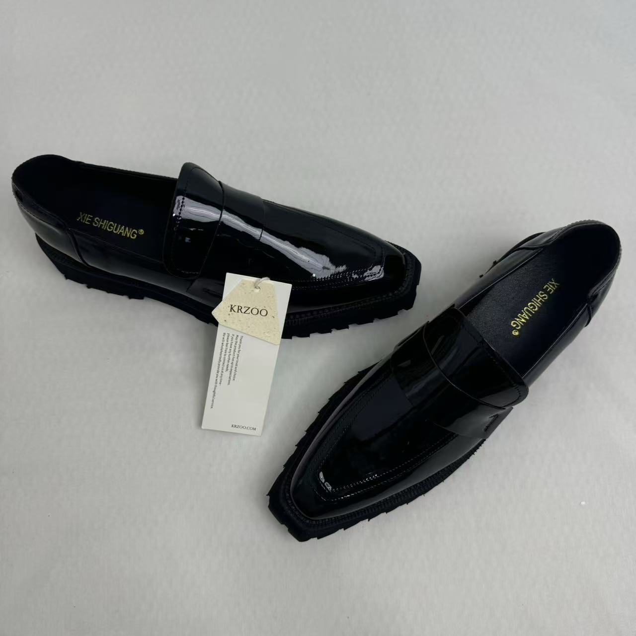 British pointed-toe high-heeled shoes