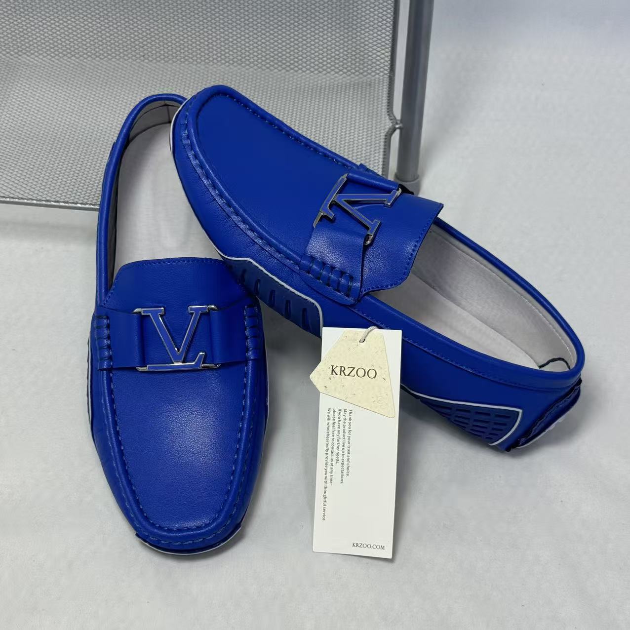 The British kicks off their leather shoes