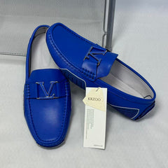 The British kicks off their leather shoes