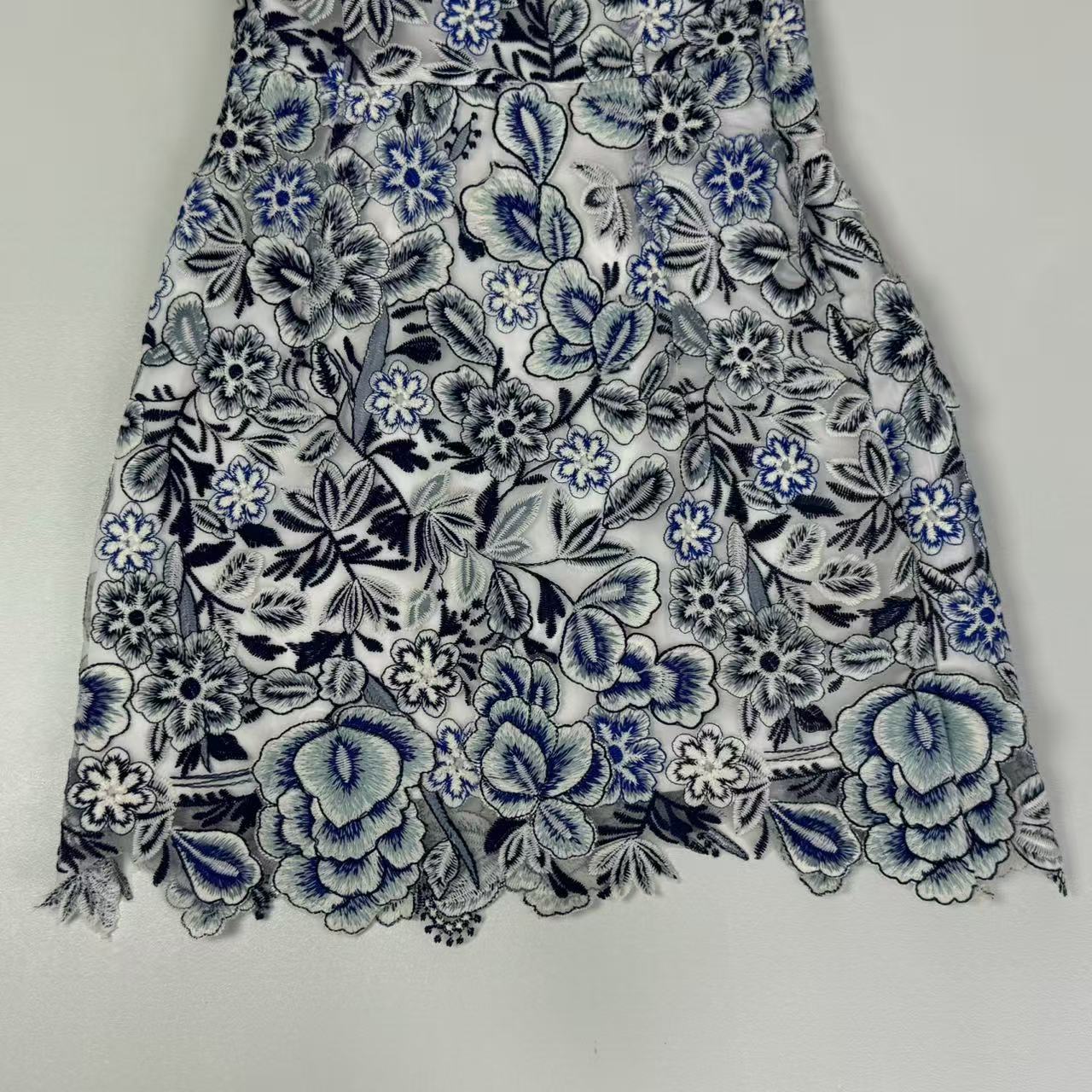 Fishbone strapless halter dress with plunging neckline