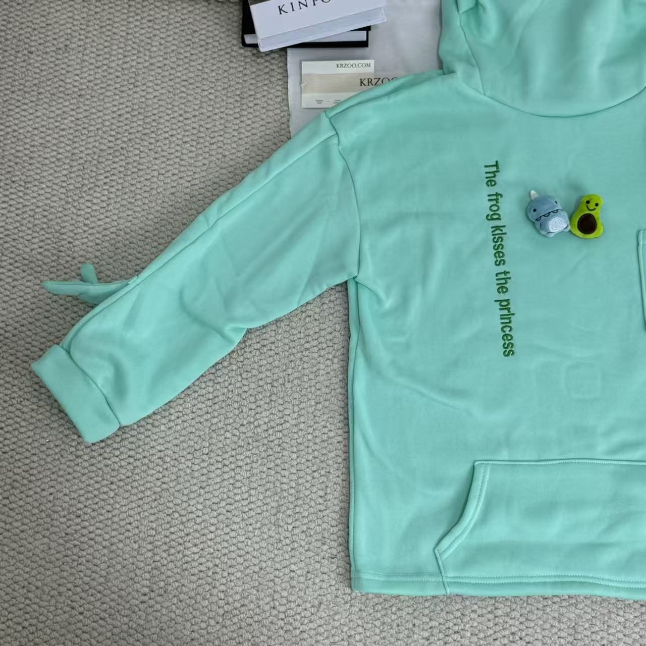 V-neck frog with designable hood