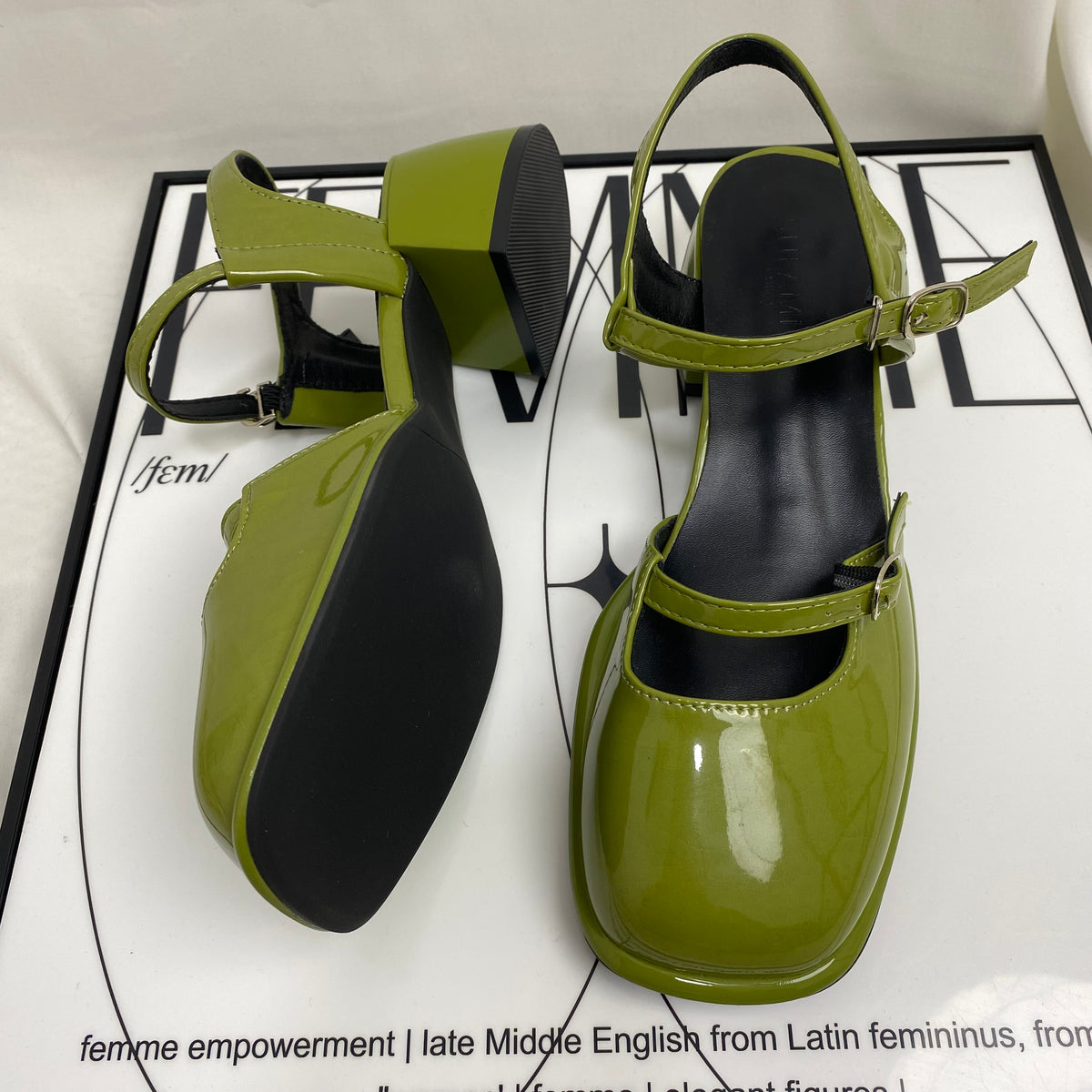 Patent leather Mary Jane shoes