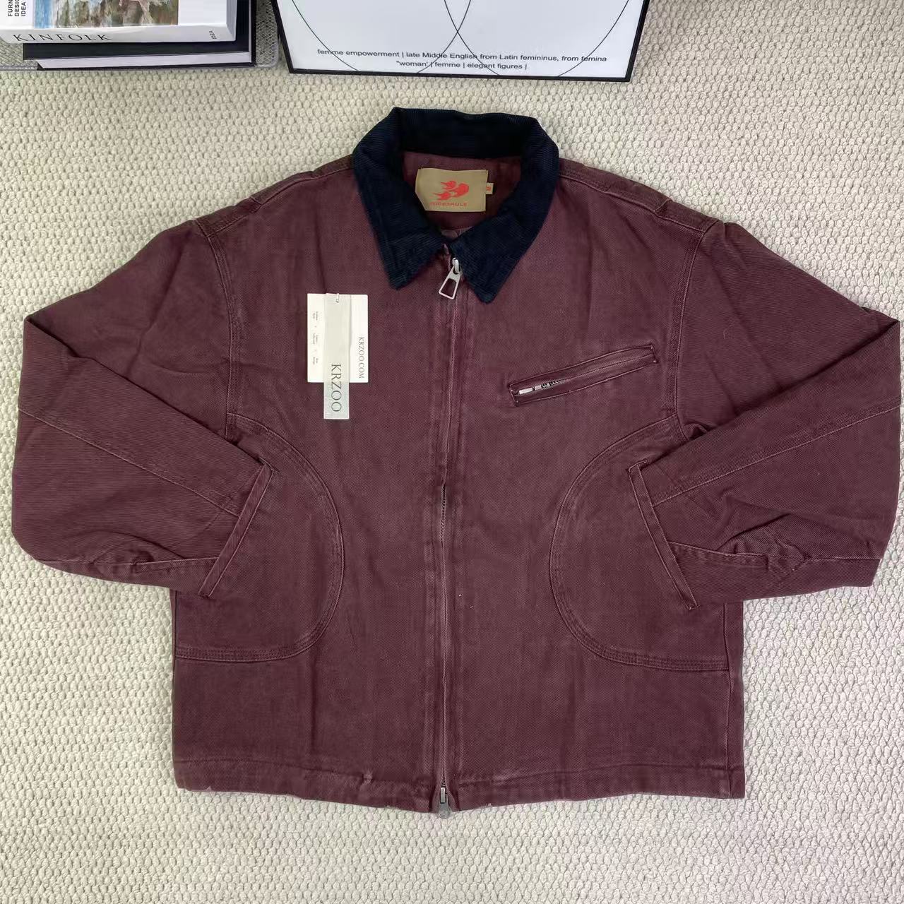 Contrasting color collar jacket