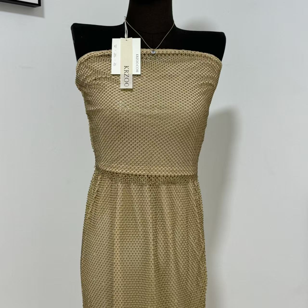 Halter-Neck Slim-Fit Sleeveless Gown
