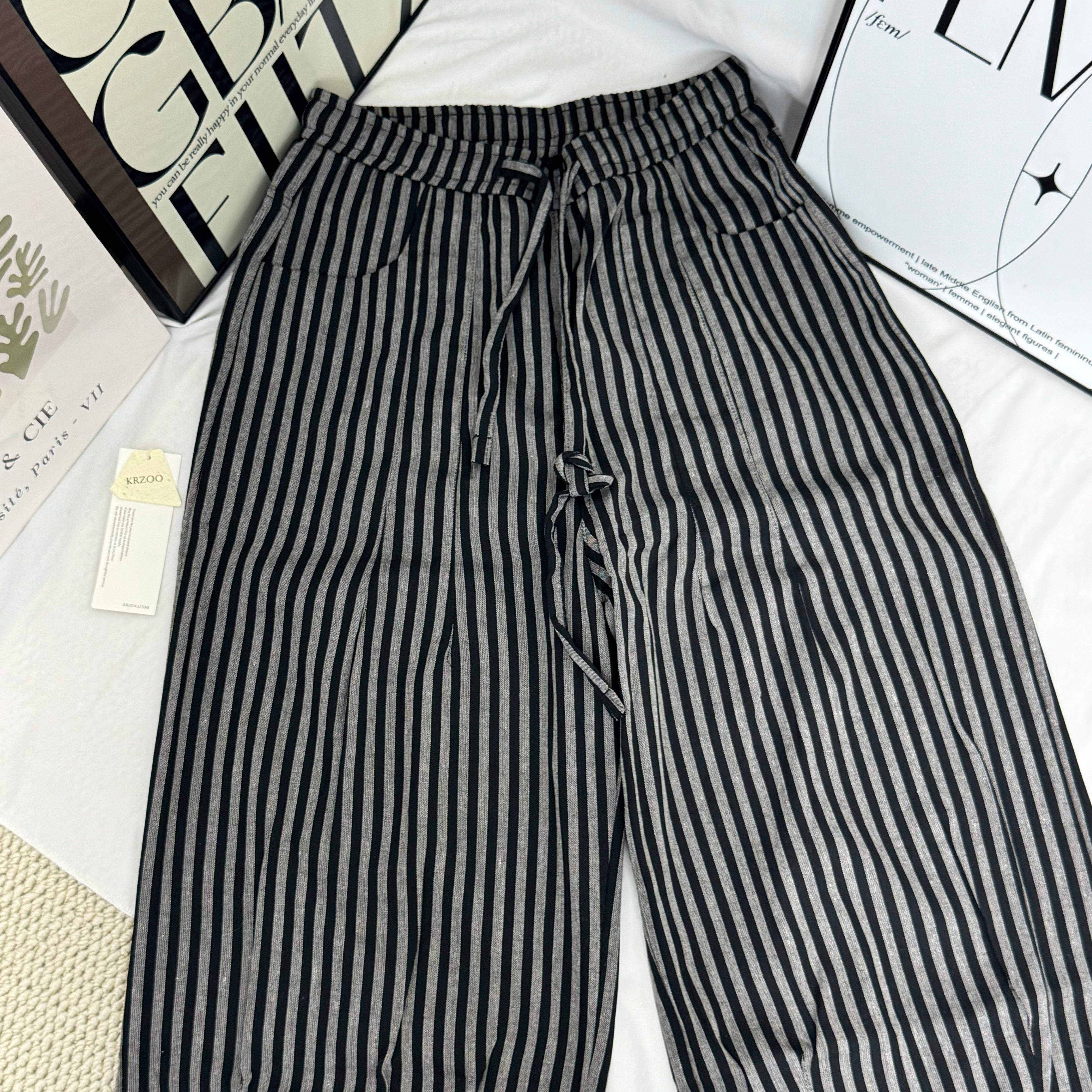 Lazy and draping straight-leg trousers