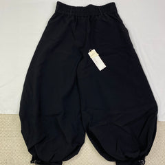 Dark and stylish nine-inch pants