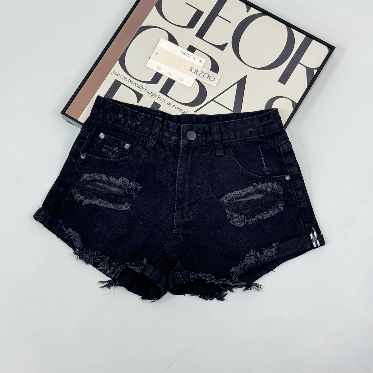 Low-waist fringed denim shorts