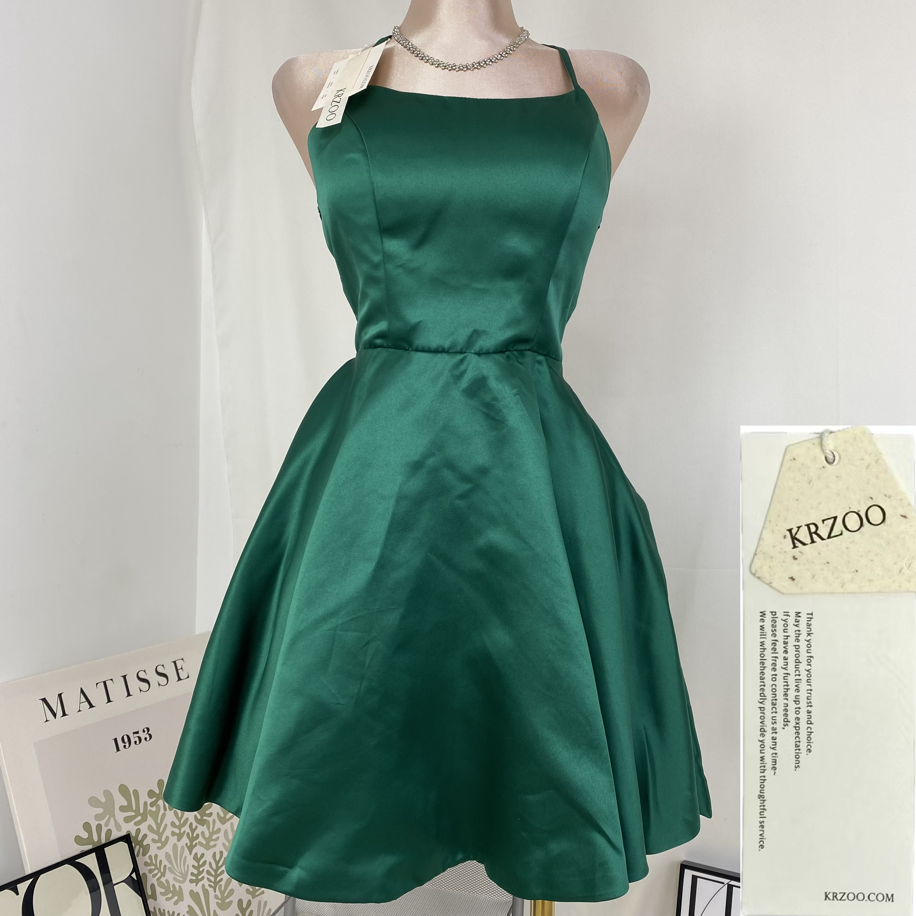 A-line party dress with a sleeveless and mini style